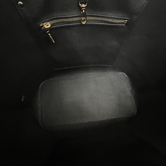 Michael Kors tote - Picture 7 of 15